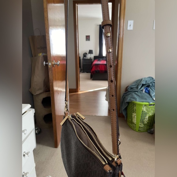 Micheal Kors Crossbody Bag, just like new - Picture 7 of 9